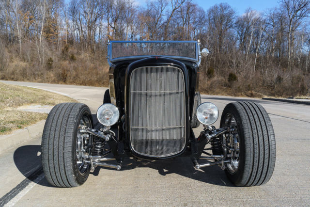 1932 Ford Roadster - photo 2