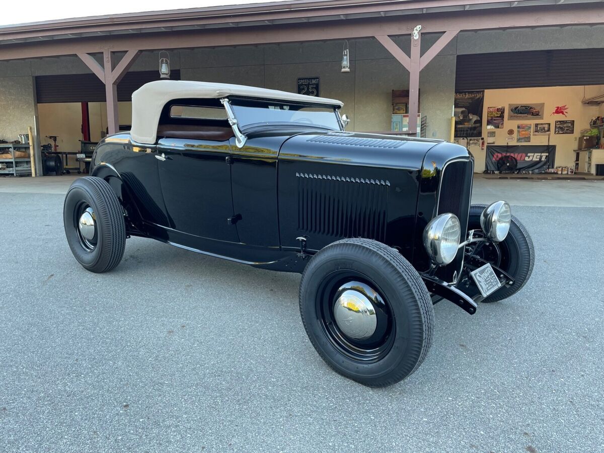 1932 Ford Roadster - photo 2