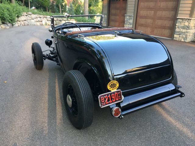 1932 Ford Roadster - photo 2