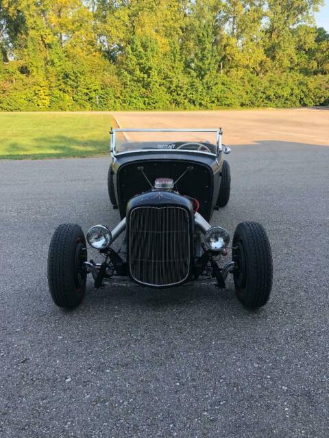 1932 Ford Roadster - photo 2
