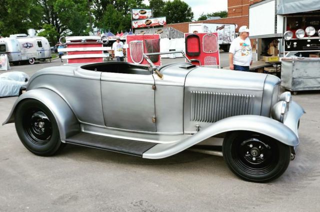1932 Ford Roadster - photo 2