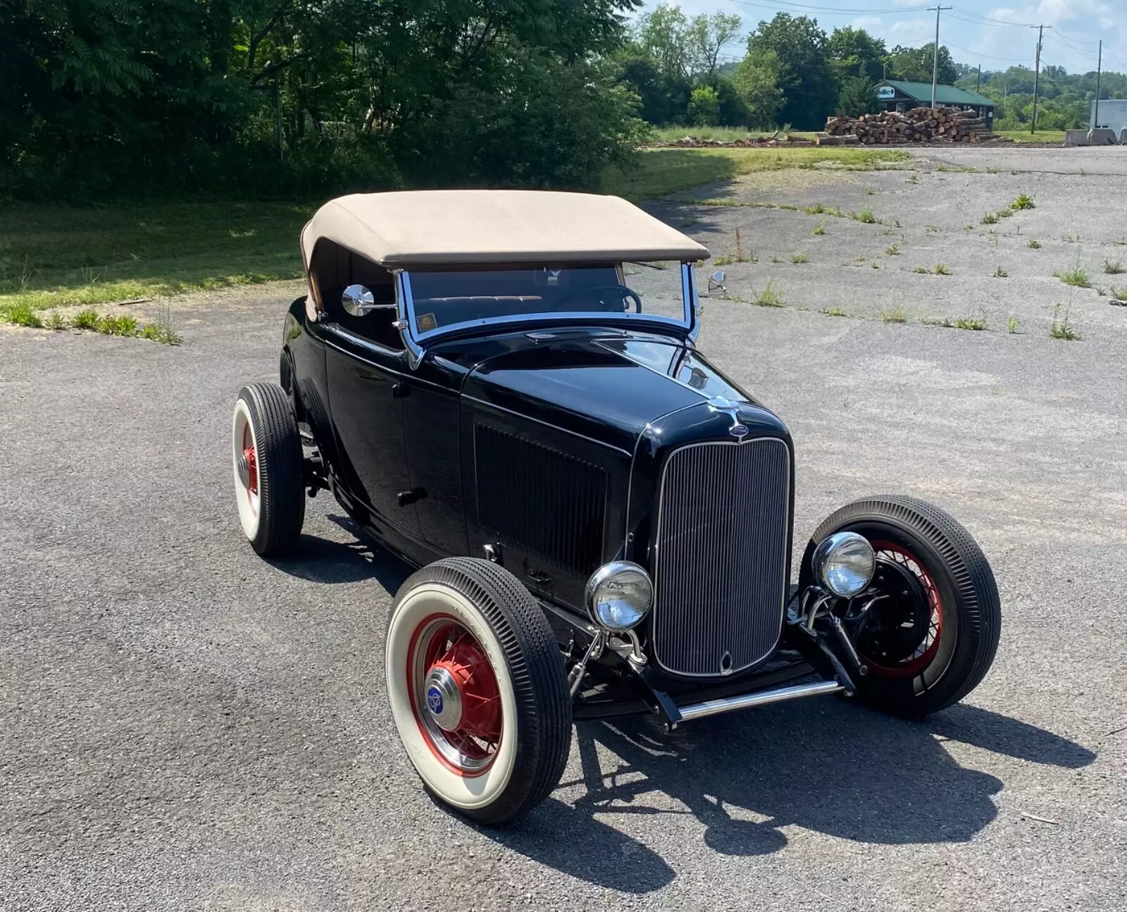 1932 Ford Roadster - photo 2