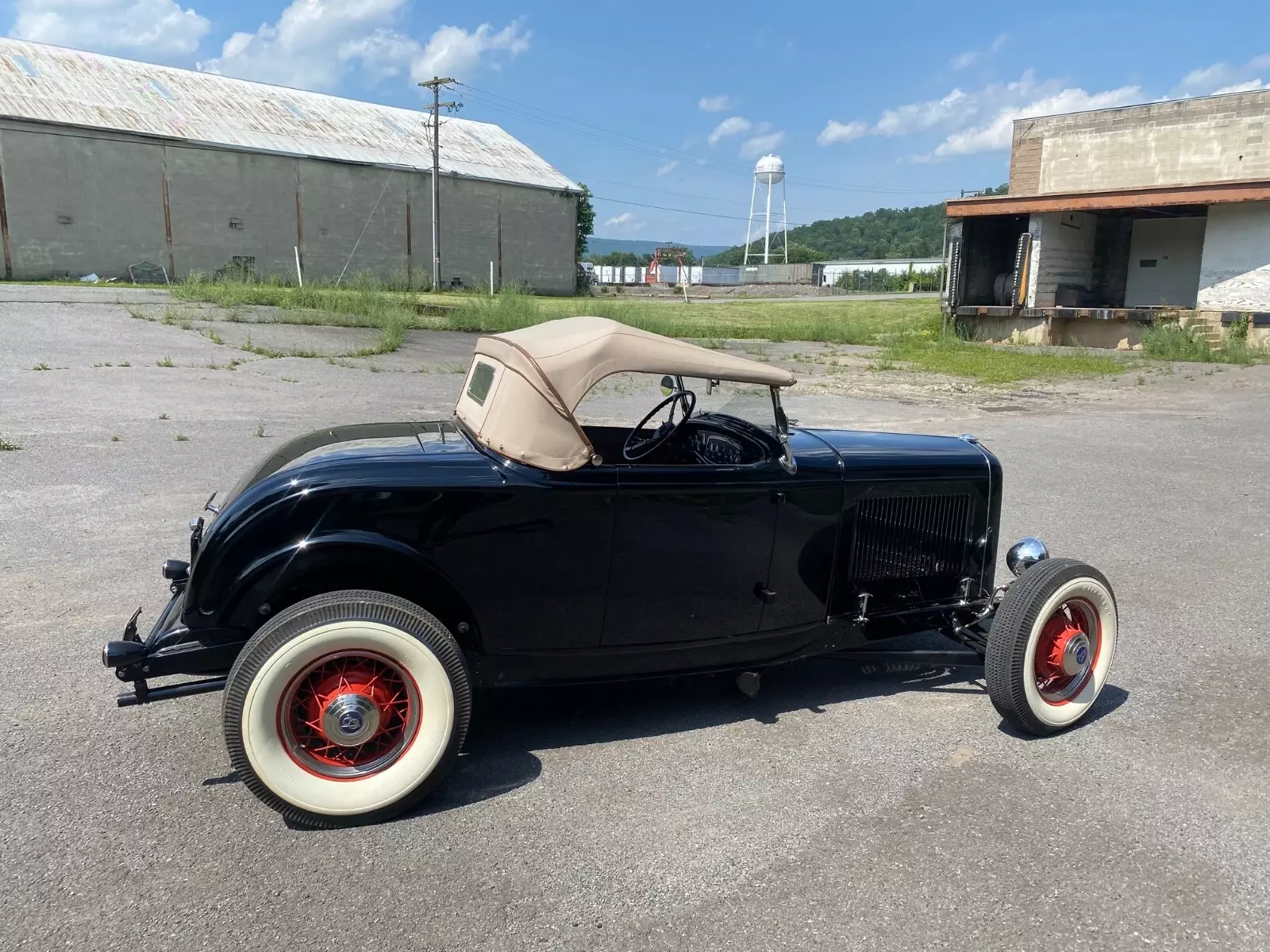 1932 Ford Roadster - photo 4