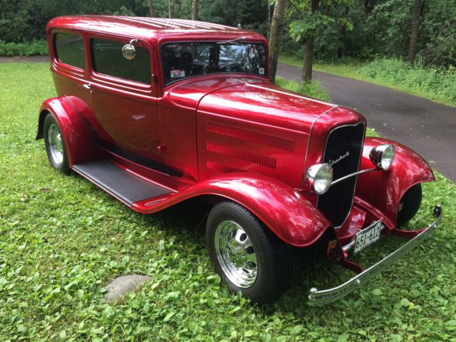 1932 Ford Sedan model B 2 door, Candy Apple Red, 302 Ford Motor. Nice condition 1932 Ford Sedan model B