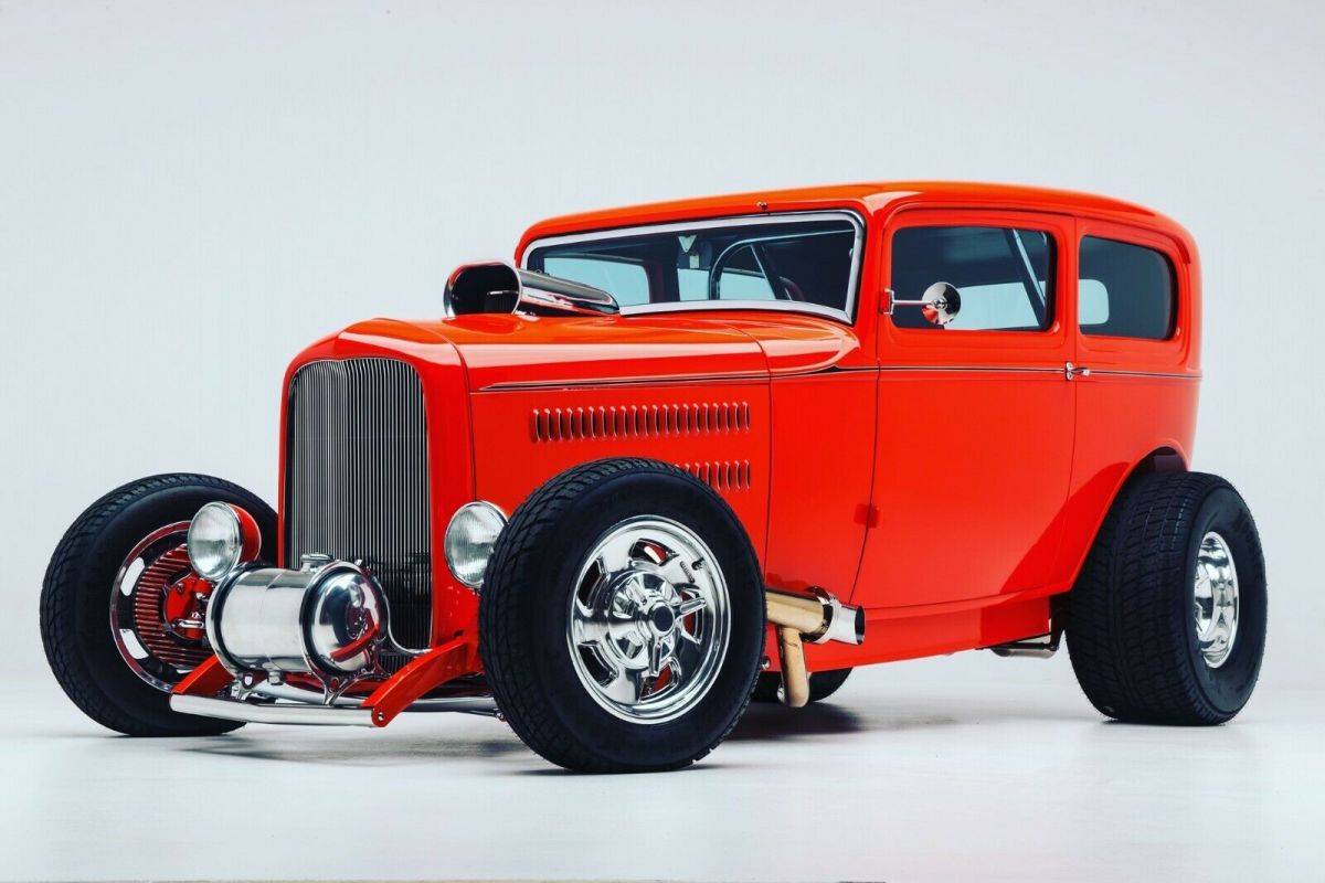 1932 Ford Tudor BRIZIO / B&M Project Mega Deuce 1932 Ford Hiboy