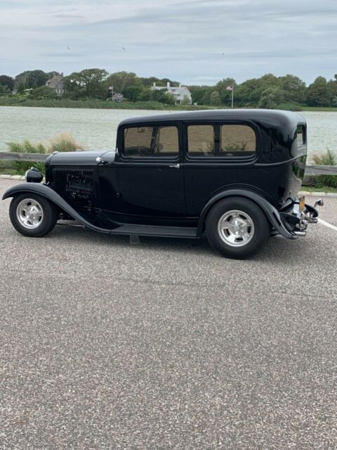 1932 Ford Tudor Sedan - photo 8