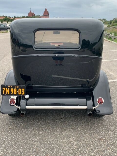 1932 Ford Tudor Sedan - photo 9