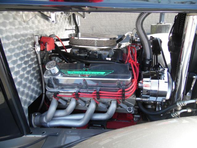 1932 Ford Crown Victoria Sedan - photo 11
