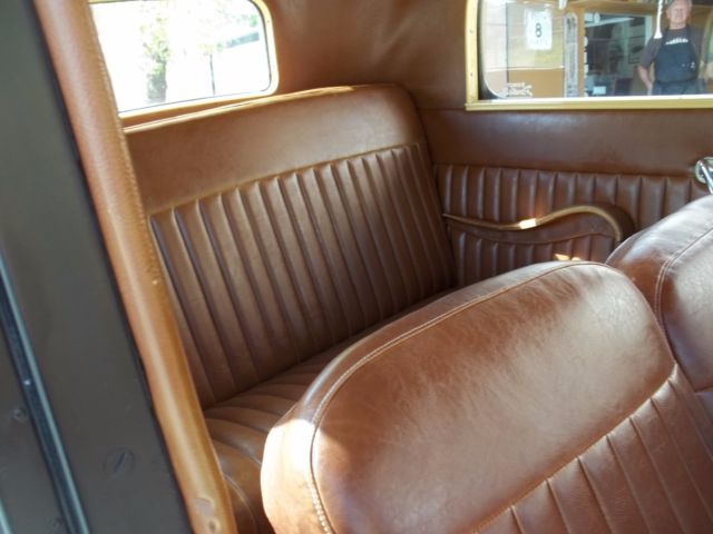 1932 Ford 2 Door Sedan - photo 11