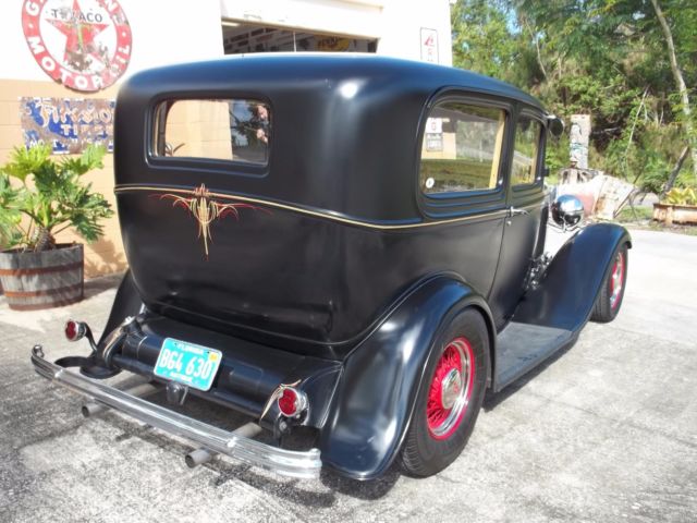 1932 Ford 2 Door Sedan - photo 3