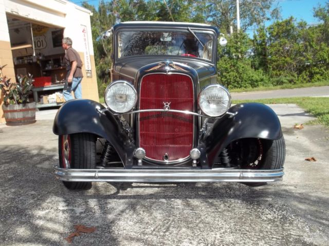 1932 Ford 2 Door Sedan - photo 4