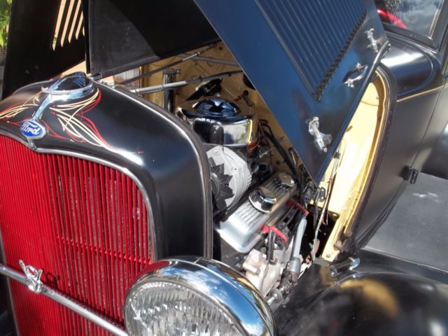 1932 Ford 2 Door Sedan - photo 8