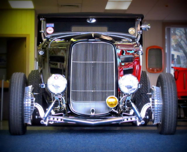 1932 Ford Roadster - photo 2