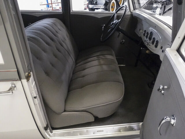 1932 Packard Model 900 Light Eight Sedan - photo 7