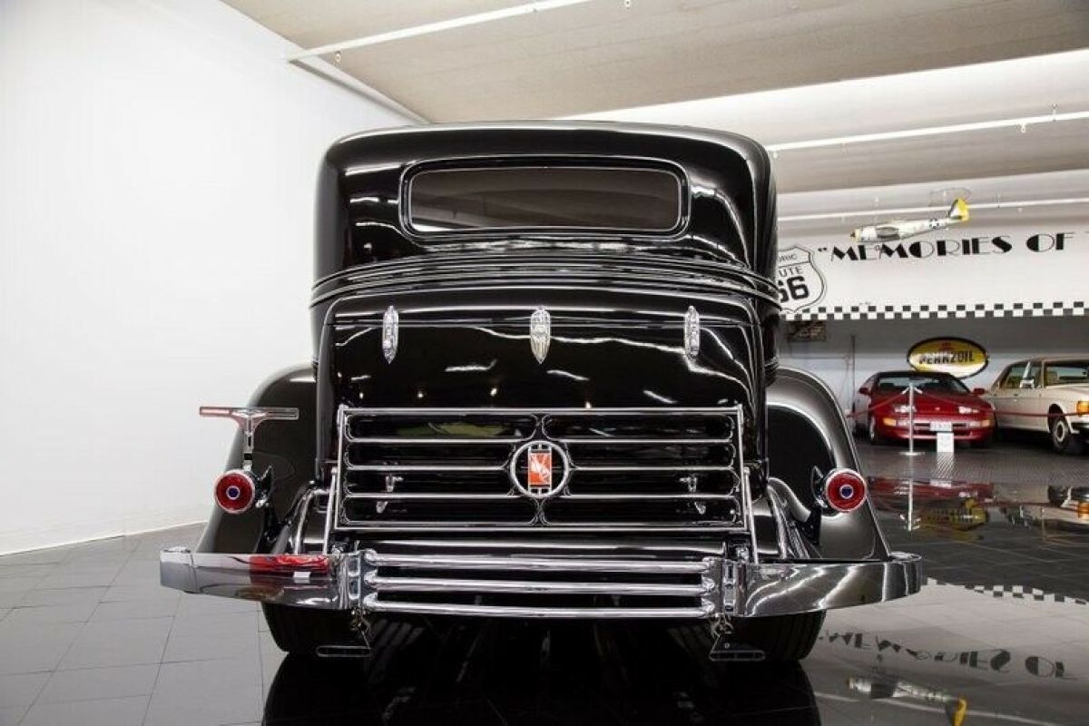 1933 Cadillac V12 370C Town Sedan - photo 13