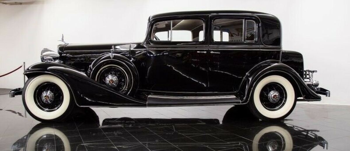 1933 Cadillac V12 370C Town Sedan - photo 4
