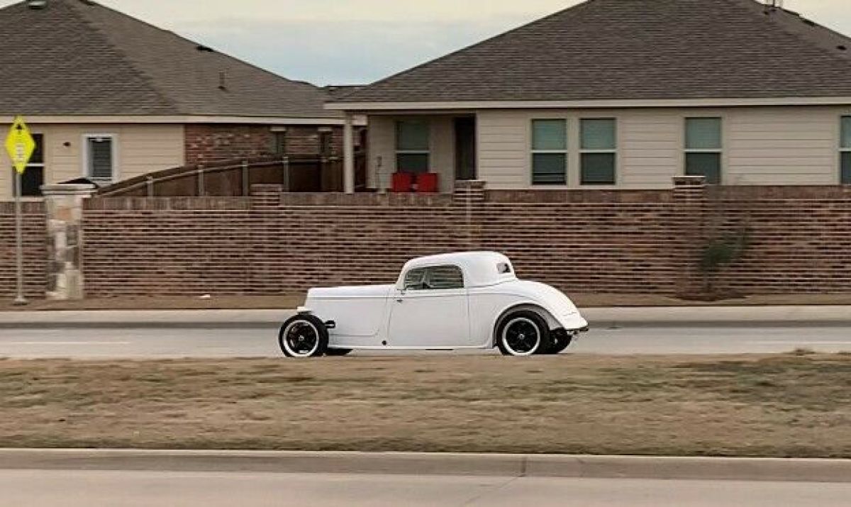 1933 Ford Coupe - photo 2