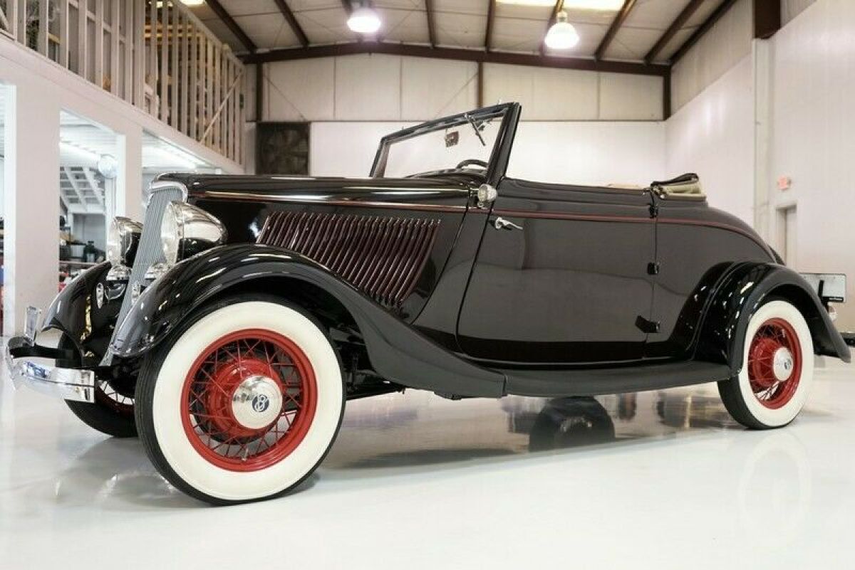 1933 Ford Deluxe Model 40 Cabriolet | One of the best restored examples! 1933 Ford Model 40