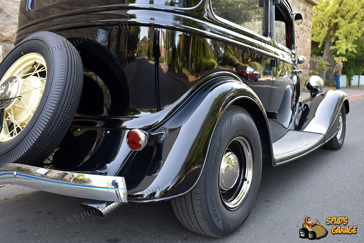 1933 Ford Deluxe Tudor Sedan Retro-Rod - photo 10