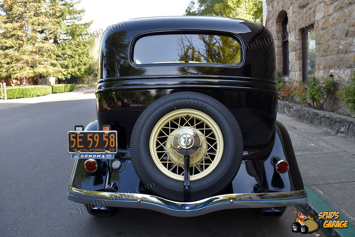 1933 Ford Deluxe Tudor Sedan Retro-Rod - photo 11
