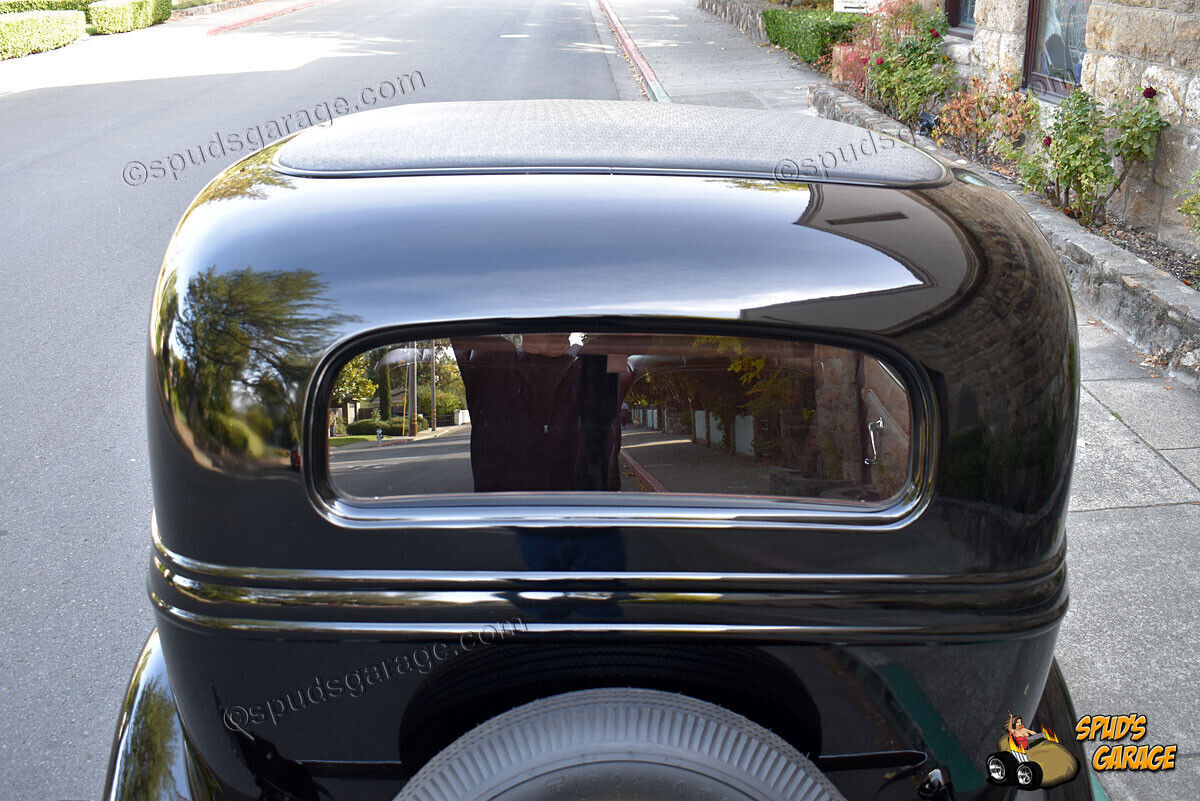 1933 Ford Deluxe Tudor Sedan Retro-Rod - photo 12