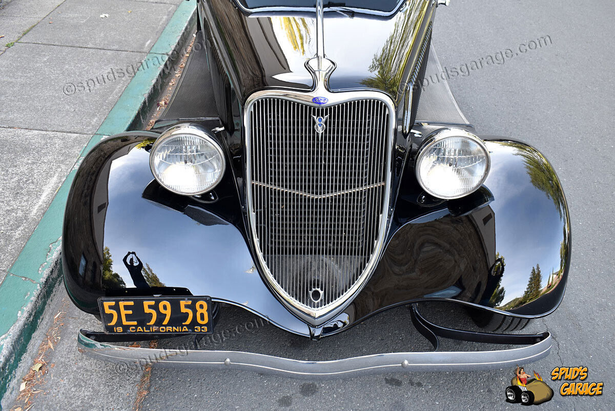 1933 Ford Deluxe Tudor Sedan Retro-Rod - photo 4