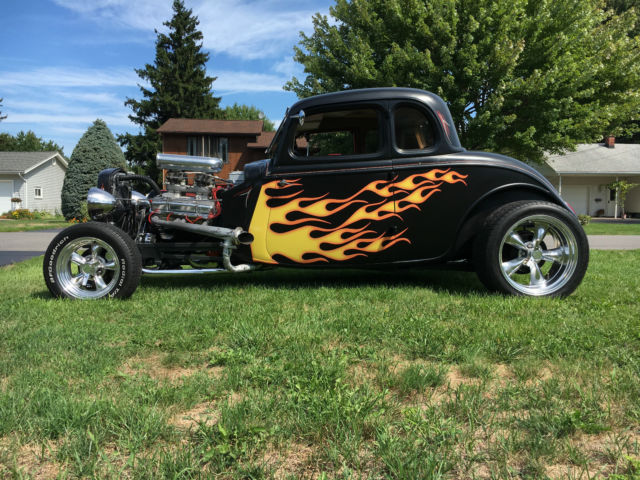 1933 Ford 5 window coupe