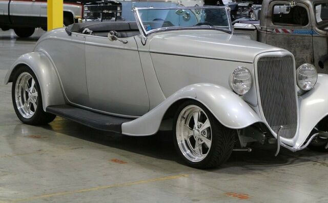 1933 Ford Roadster Gibbons Body Heits Independent Suspension 6 speed manual 1933 Ford Roadster