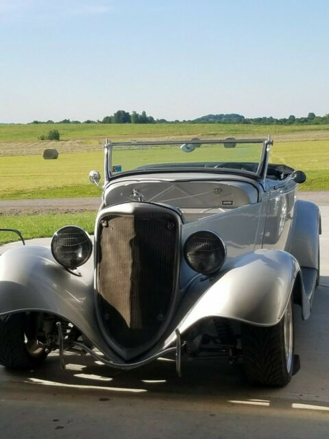 1933 Ford Roadster - photo 3