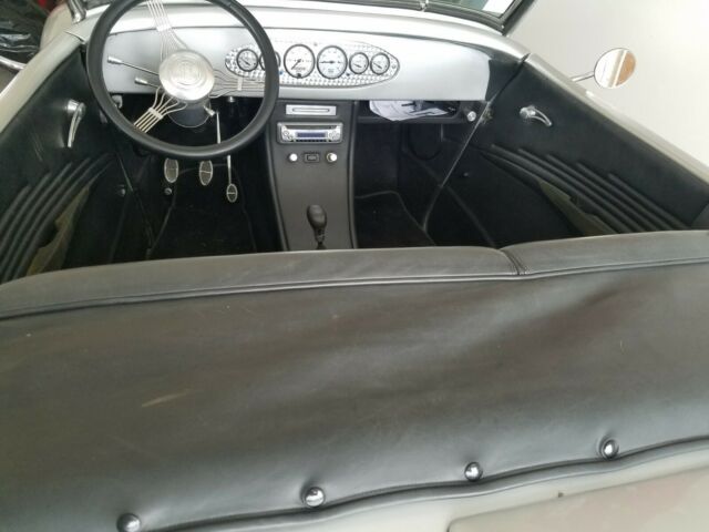 1933 Ford Roadster - photo 8