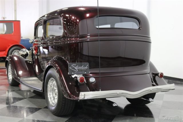 1933 Ford Tudor Sedan - photo 10