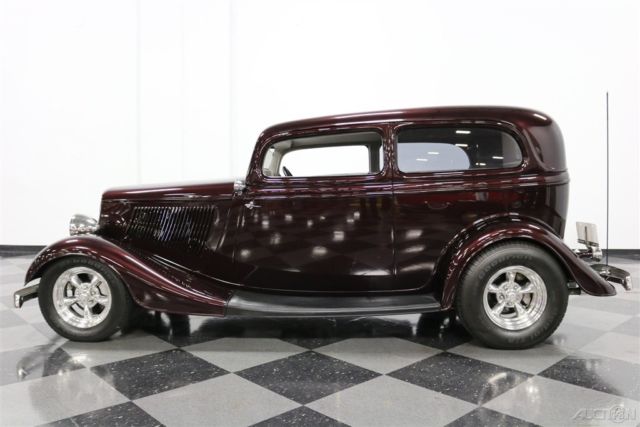 1933 Ford Tudor Sedan - photo 2