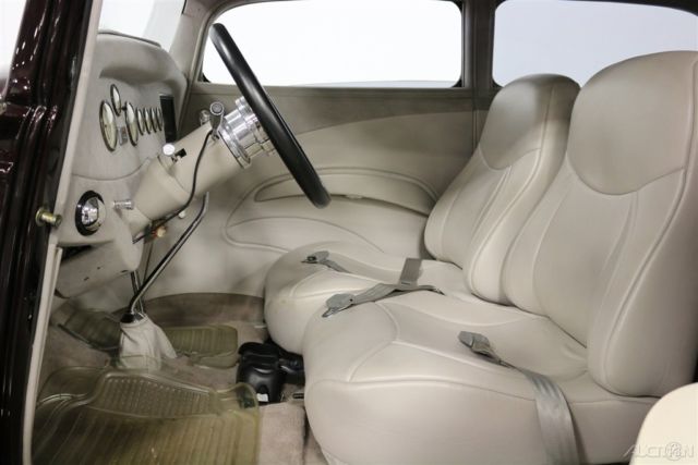 1933 Ford Tudor Sedan - photo 4