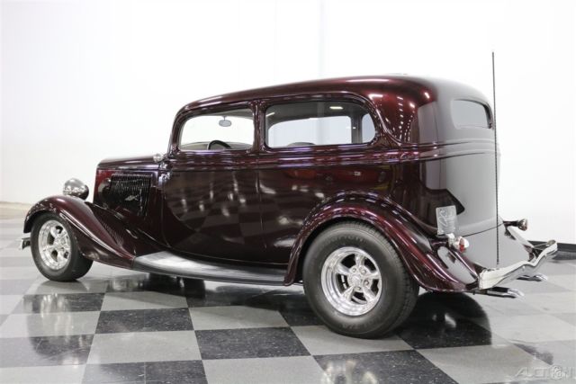 1933 Ford Tudor Sedan - photo 8