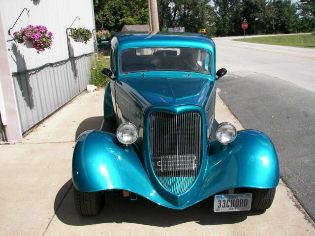 1933 Ford Vicky Sedan - photo 3