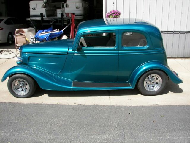 1933 Ford Vicky Sedan - photo 5