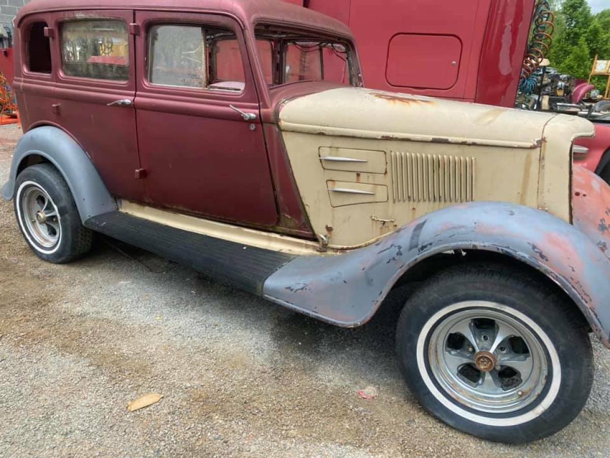 1933 Plymouth 4 Door Sedan **Rolling Chassis** 1933 Plymouth 4 Door Sedan
