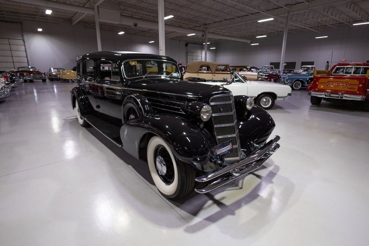 1934 Cadillac Model 370-D Fleetwood V-12 7-Passenger Sedan - photo 12
