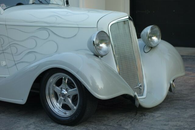 1934 Chevrolet 2 door/convertible - photo 2