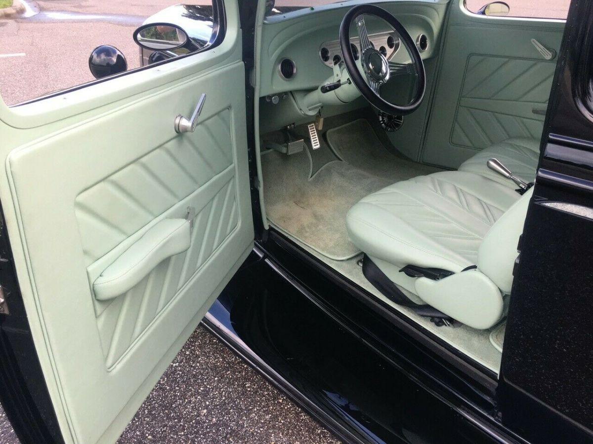 1934 Chevrolet sedan - photo 13