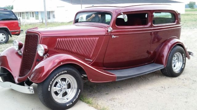 1934 Ford 2 Door Sedan
