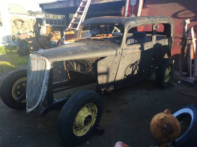 1934 Ford sedan - photo 2