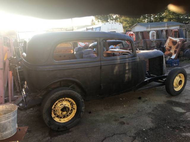 1934 Ford sedan - photo 3