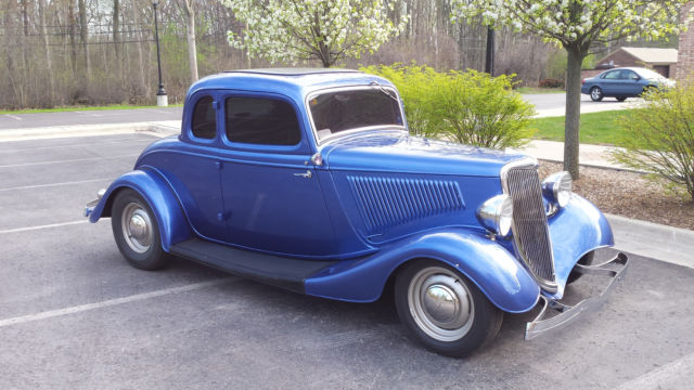 1934 Ford 5-w coupe