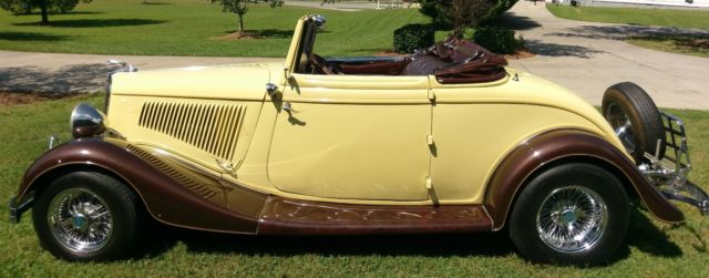 1934 Ford Cabriolet - photo 4