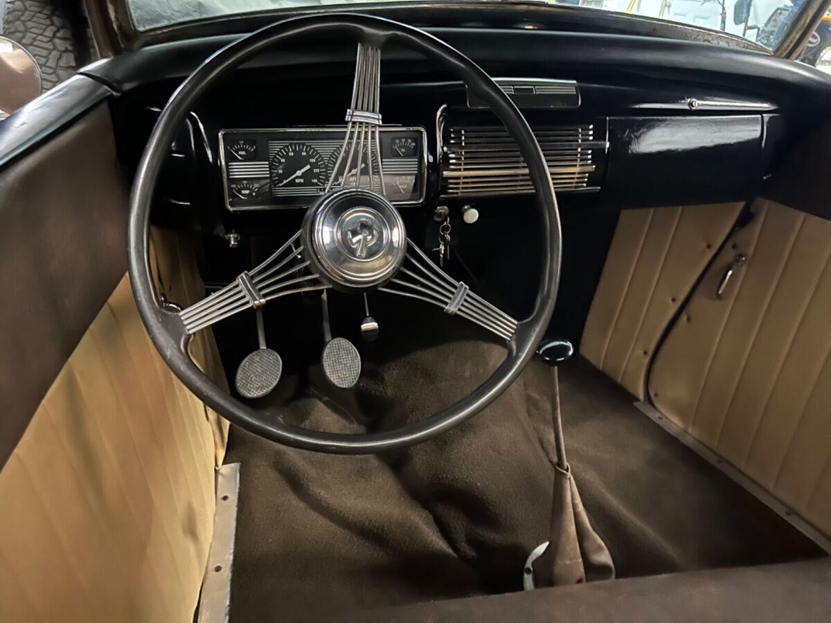 1934 Ford Cabriolet - photo 6