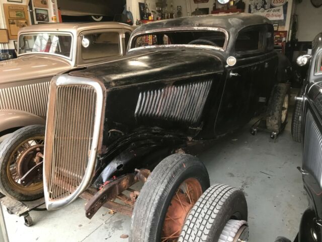 1934 Ford Coupe - photo 2