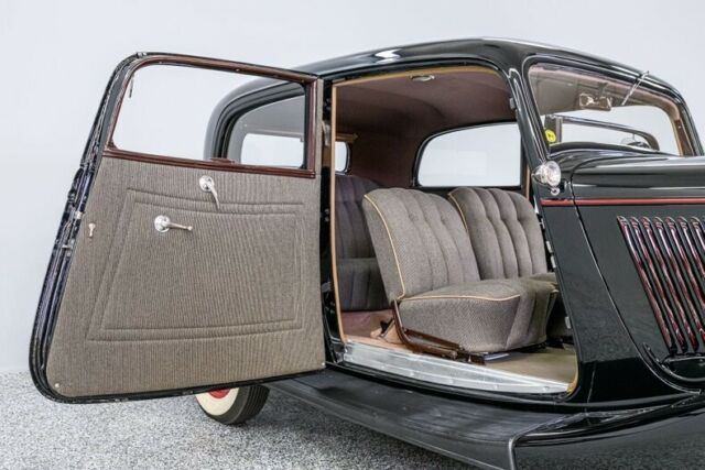 1934 Ford Deluxe Sedan - photo 12