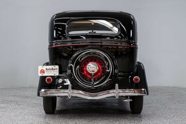 1934 Ford Deluxe Sedan - photo 7