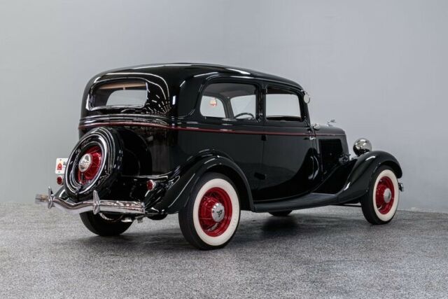1934 Ford Deluxe Sedan - photo 8